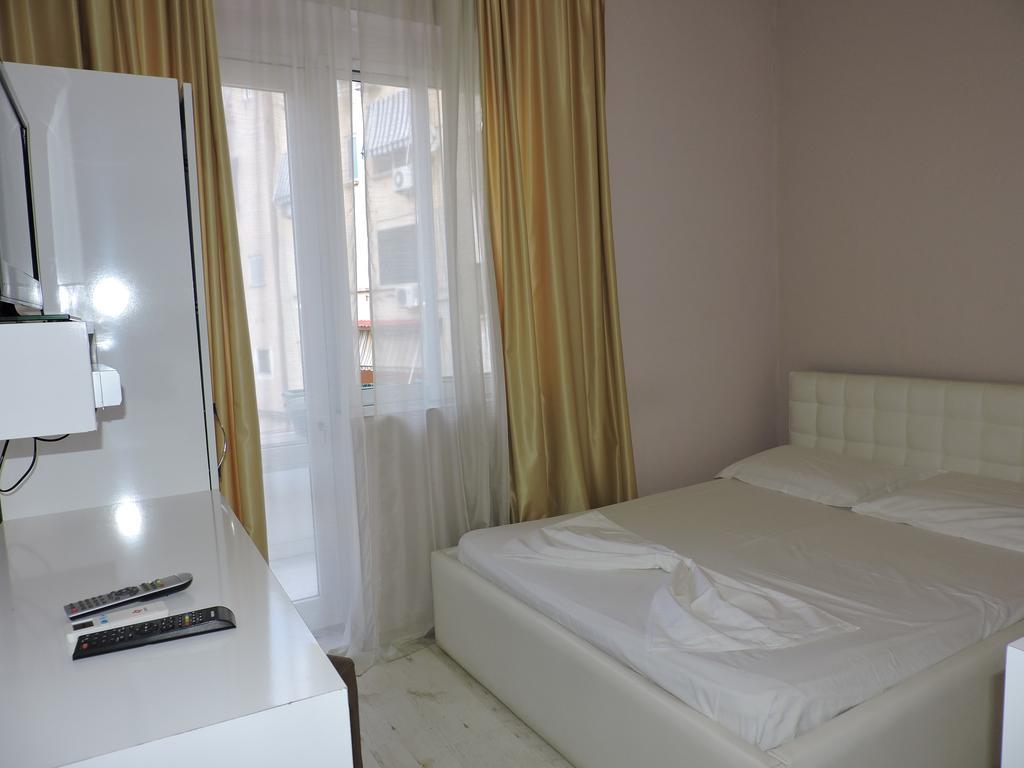 Hotel La Favorita Tirana Exterior photo